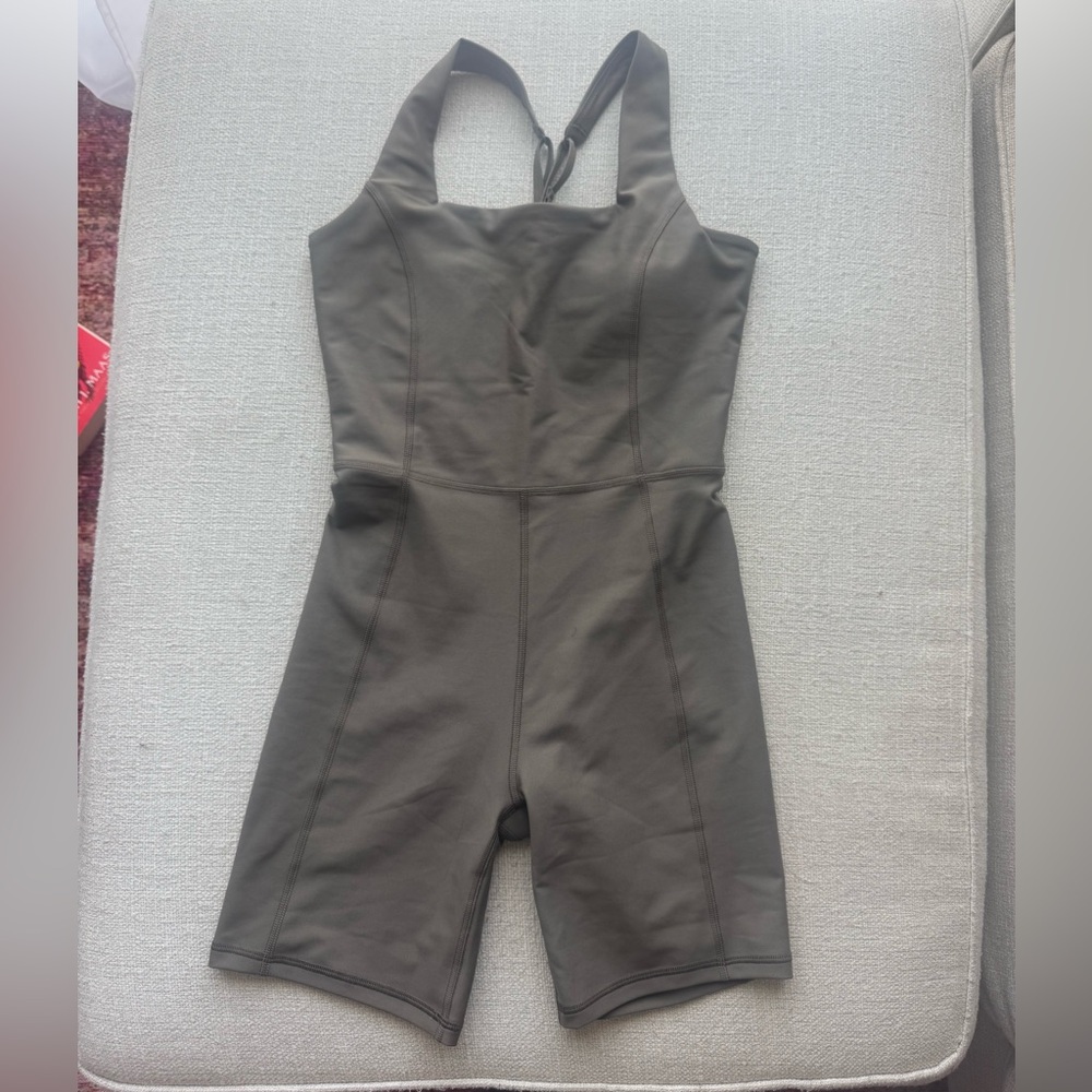 NWOT Abercrombie & Fitch Green Gray YPB sculptLUX Squareneck Onesie Romper Small